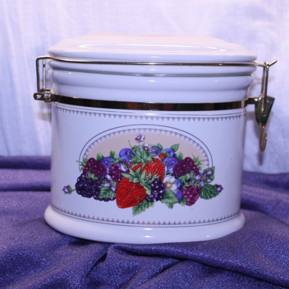 Knott’s Berry Farm Vintage Ceramic Oval Locking Canister Fruit Candy Cookie Jar